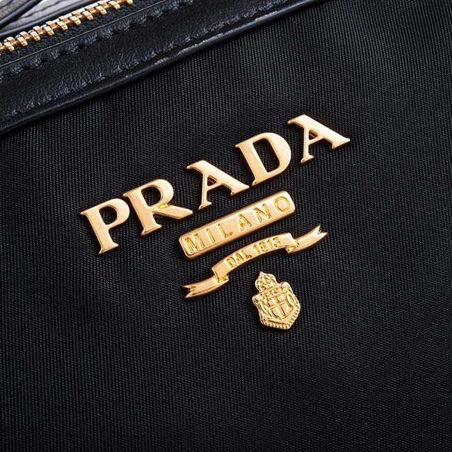 PRADA 經典Saffiano 雙層尼龍扁形肩背/斜背包 (黑色)