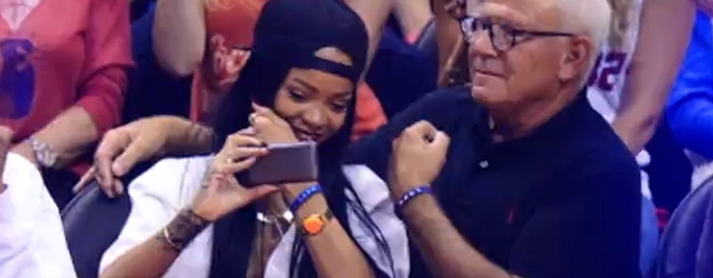 The selfie that cost Rihanna $25,000