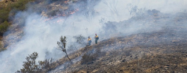  Crews battle California wildfire amid heat wave Santa-ana-fire-ap_635x250_1410666542