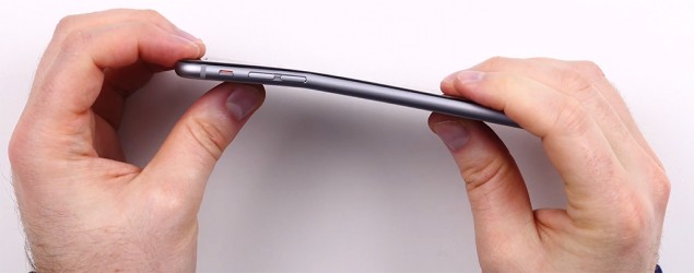 Man bends iPhone 6 Plus (Unbox Therapy/YouTube)