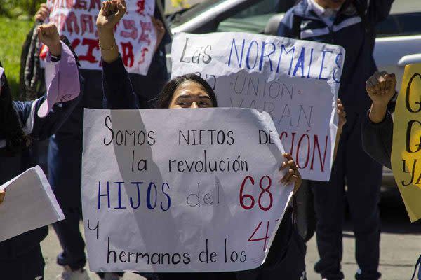 Protestas de estudiantes en Guerrero por el caso Ayotzinapa a nueve años