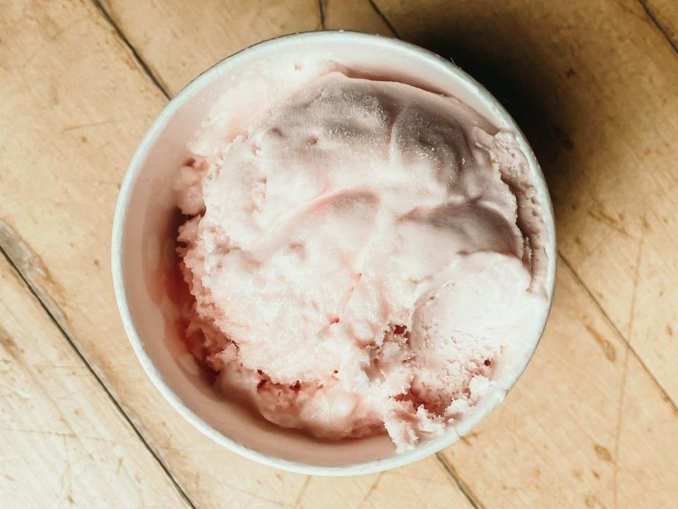 scoop of peppermint ice cream from baskin robbins