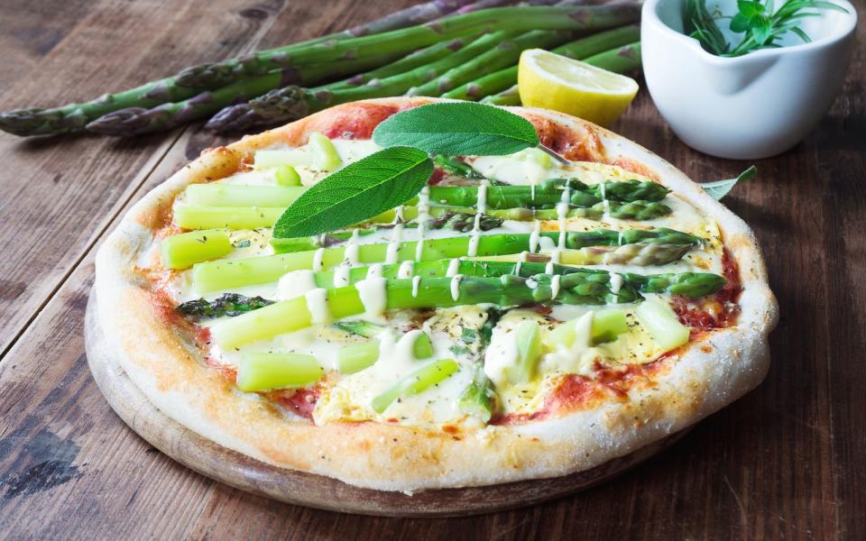 Pizza mit Spargel