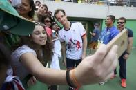 2016 Rio Olympics - Tennis - Preliminary - Men's Singles Second Round - Olympic Tennis Centre - Rio de Janeiro, Brazil - 09/08/2016. Andy Murray (GBR) of United Kingdom takes selfies with fans after winning his match against Juan Monaco (ARG) of Argentina. REUTERS/Kevin Lamarque