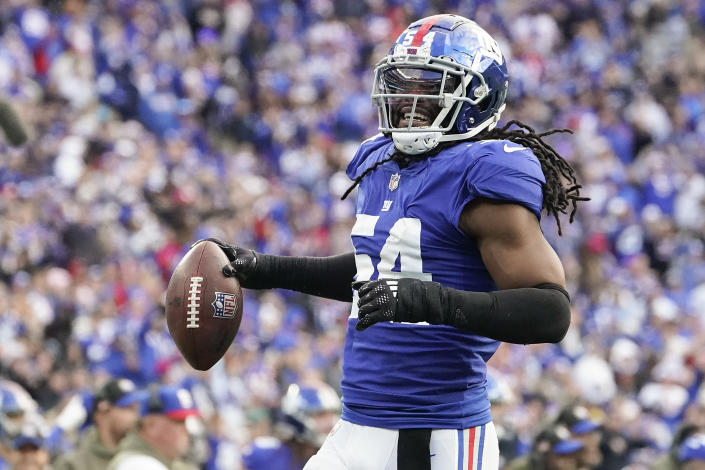 New York Giants linebacker Jaylon Smith (54) reacts after a defensive play against the Houston Texans during the fourth quarter of an NFL football game, Sunday, Nov. 13, 2022, in East Rutherford, N.J. (AP Photo/John Minchillo)