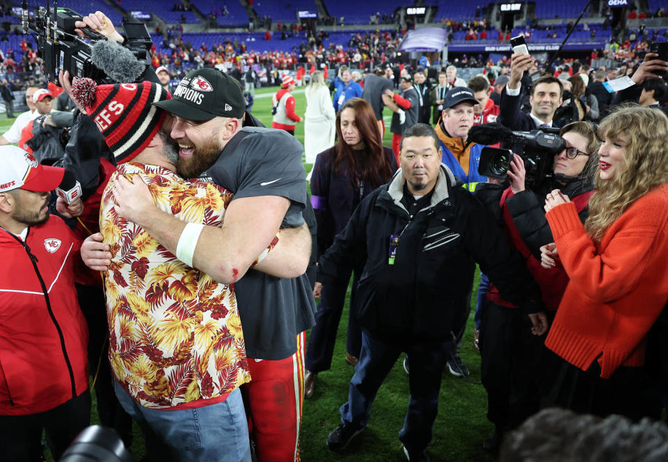 Travis Kelce. Jason Kelce, Taylor Swift  (Rob Carr / Getty Images)