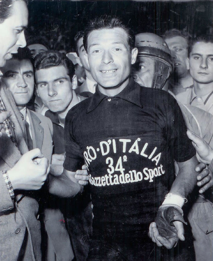 Giovanni Pinarello in the maglia nera at the 1951 Giro d'Italia