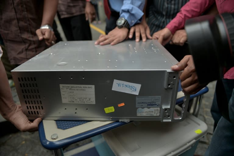 Police seize a hard drive from the 1Malaysia Development Berhad (1MDB) office in Kuala Lumpur on July 8, 2015 as a corruption scandal hit the company linked to the prime minister