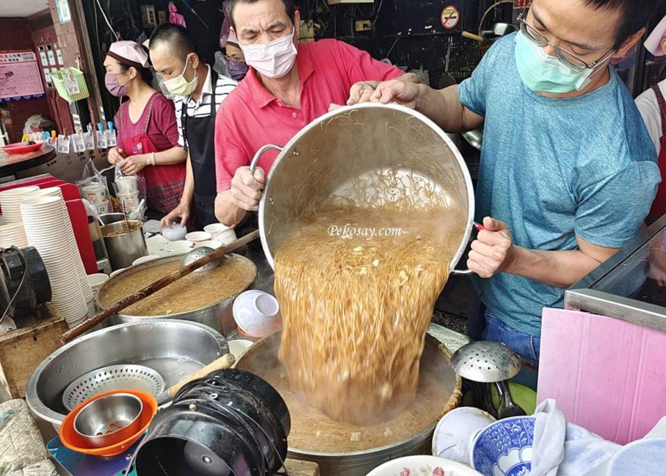 紅到國外板橋之光！排隊老店「蚵仔麵線」網評超過7000則，真材實料CP值超高