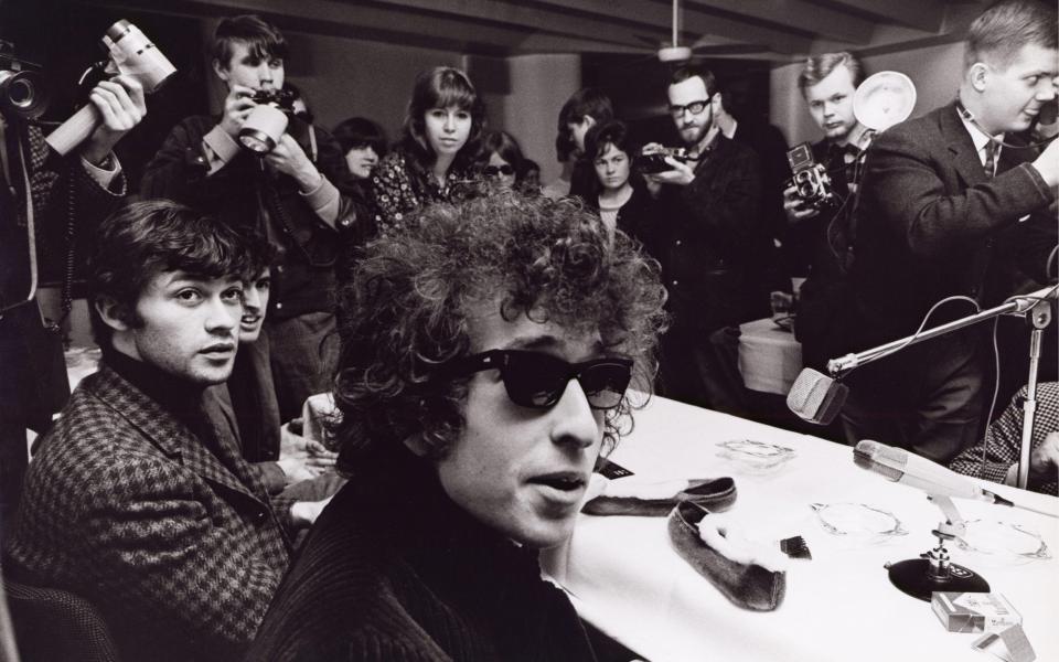 Robertson with Bob Dylan in Stockholm during the latter's world tour in 1966