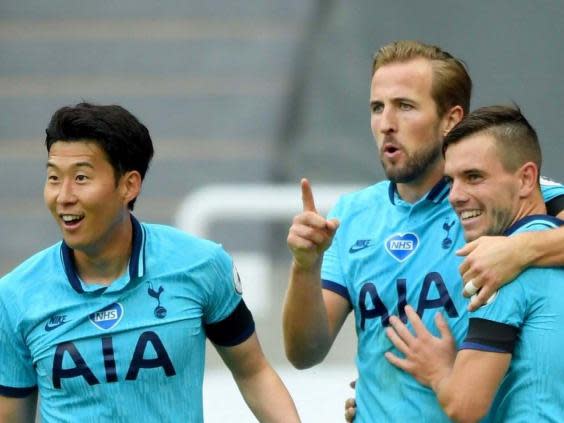 Harry Kane (centre) celebrates scoring with his Spurs team-mates (Getty Images)