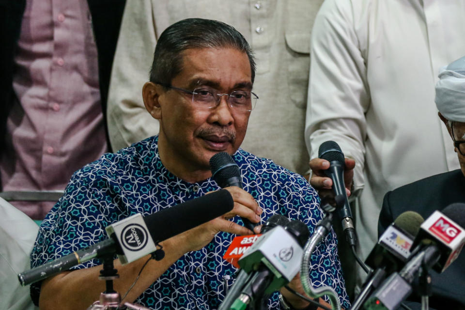 PAS secretary-general Datuk Takiyuddin Hassan speaks during a press conference at PAS headquarters in Kuala Lumpur March 1, 2020. — Picture by Firdaus Latif