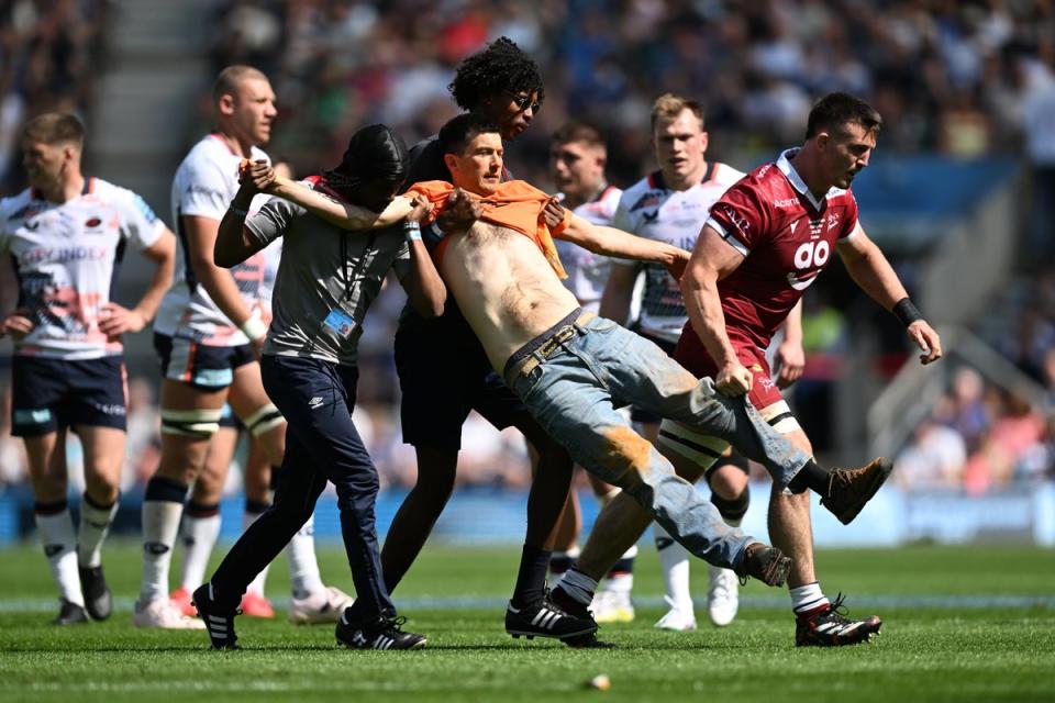 Sale flanker Tom Curry (right) helped remove one protestor from the pitch at 2023’s final (Getty Images)