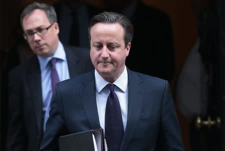 Britain's Prime Minister David Cameron leaves 10 Downing Street in London, Britain November 26, 2015 REUTERS/Suzanne Plunkett