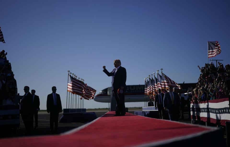 Former President Donald Trump arrives at a campaign rally in Waco, Texas, on March 25, 2023. <a href="https://media.gettyimages.com/id/1249839528/photo/trump-rally.jpg?s=1024x1024&w=gi&k=20&c=RTjGpWxJPMebIuxg6uitVPYLCngckYXFgbgVP2ceWWc=" rel="nofollow noopener" target="_blank" data-ylk="slk:Jabin Botsford/The Washington Post via Getty Images;elm:context_link;itc:0;sec:content-canvas" class="link ">Jabin Botsford/The Washington Post via Getty Images</a>