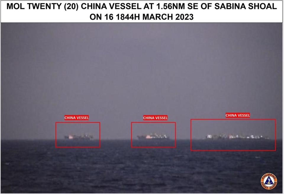 菲律賓海岸警衛隊海警船BRP Malapascua(MRRV-4403)巡航期間發現約20艘懸掛中國國旗的民用船隻在菲律賓主張擁有主權的海域內作業。   圖：翻攝@coastguardph推特