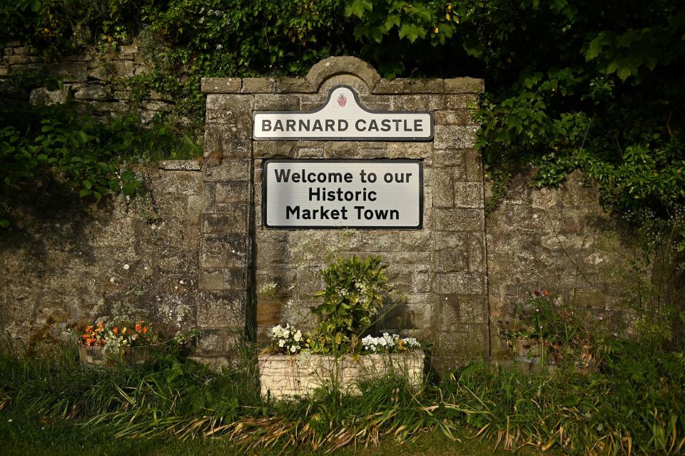 A sign is pictured in Barnard Castle, less than 30 miles southwest of Durham, north east England, on May 25, 2020, a popular tourist village that Number 10 Downing Street special advisor Dominic Cummings acknowledged he visited during the COVID-19 lockdown. - British Prime Minister Boris Johnson's top adviser Domonic Cummings said Monday he acted "reasonably and legally" despite mounting pressure on him to resign for allegedly breaking coronavirus lockdown rules. "I don't think there is one rule for me and one rule for all people," Cummings told reporters in his first official press conference on the job. "In all circumstances, I believe I behaved reasonably and legally." (Photo by Oli SCARFF / AFP) (Photo by OLI SCARFF/AFP via Getty Images)