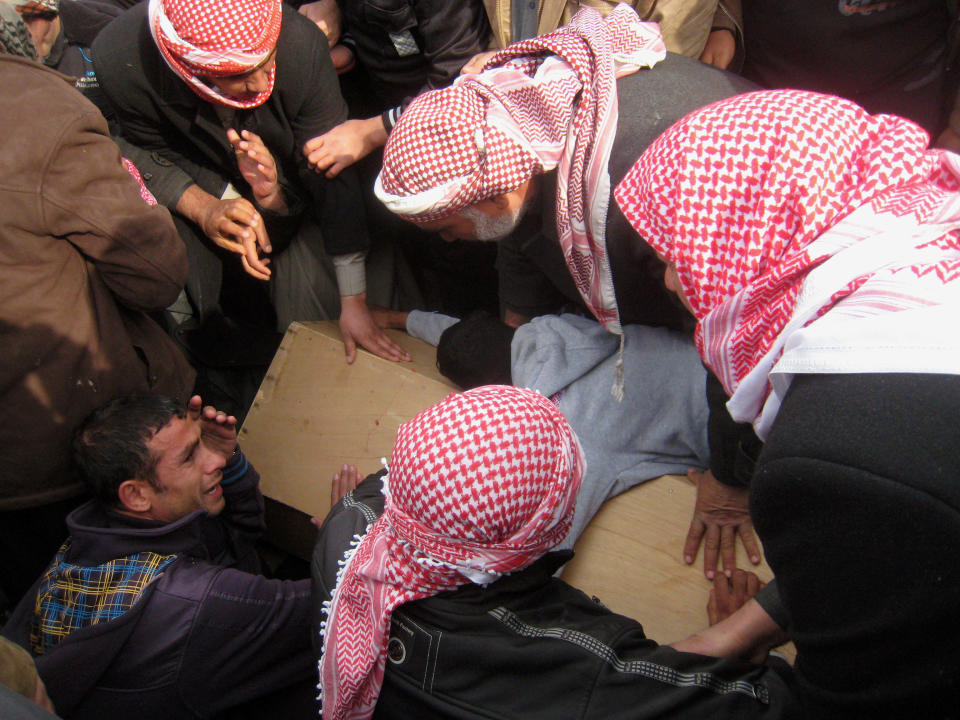 Relatives grieve during the funeral procession of Emad Ibrahim who was killed in a mortar attack, before burial at the cemetery in Fallujah, Iraq, Tuesday, Jan. 14, 2014. Violence has been on the rise in Iraq recently as security forces and allied Sunni tribesmen in Anbar province battle al-Qaida fighters over the control of two key cities there. (AP Photo)