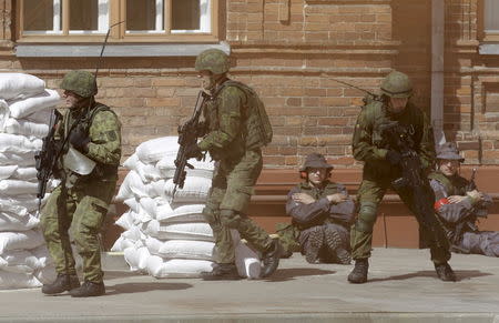 Fighters from Lithuania's army rapid reaction unit attend the Zaibo Kirtis (Lightning Strike) joint anti-riot drill in Svencioneliai, Lithuania, in this May 10, 2015 file picture. REUTERS/Ints Kalnins/Files