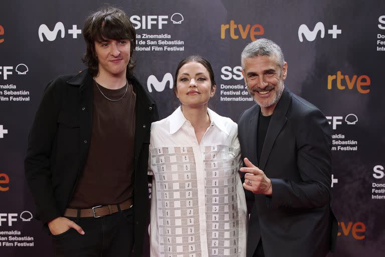 SAN SEBASTIAN, SPAIN - SEPTEMBER 24: (L-R) Actor Toto Rovito, actress Dolores Fonzi and actor Leonardo Sbaraglia attend the 