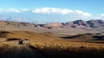 <p>Según Alberto G. Fairén, investigador del Centro de Astrobiología, “el estudio de Atacama nos sirve para proponer que la recurrencia de agua líquida en Marte pudo haber contribuido a la desaparición de la vida marciana, si alguna vez existió, en lugar de representar una oportunidad para el reflorecimiento de microbiotas resilientes”. (Foto: Pixabay / <a rel="nofollow noopener" href="http://pixabay.com/es/paisaje-camión-andes-postre-lonely-74572/" target="_blank" data-ylk="slk:sebadelval;elm:context_link;itc:0;sec:content-canvas" class="link ">sebadelval</a>). </p>