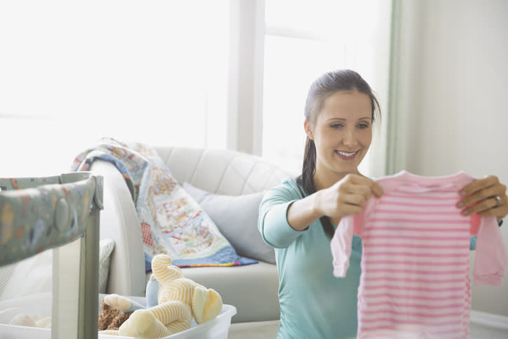 Lavar la ropa del bebé antes de estrenarla, y más cuidados para sus prendas