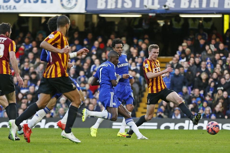 Chelsea's Ramires (C) scores against Bradford City during their FA Cup fourth round soccer match at Stamford Bridge in London January 24, 2015. REUTERS/Stefan Wermuth (BRITAIN - Tags: SPORT SOCCER)