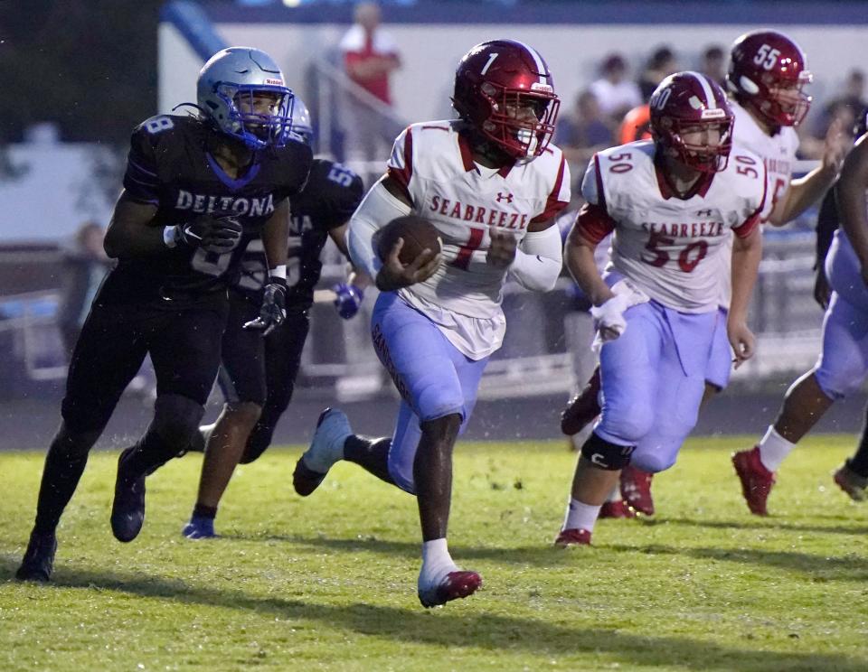 Seabreeze's Denali Campbell (1) runs around the end during a game with Deltona at Deltona High School, Thursday, Sept. 28, 2023. 