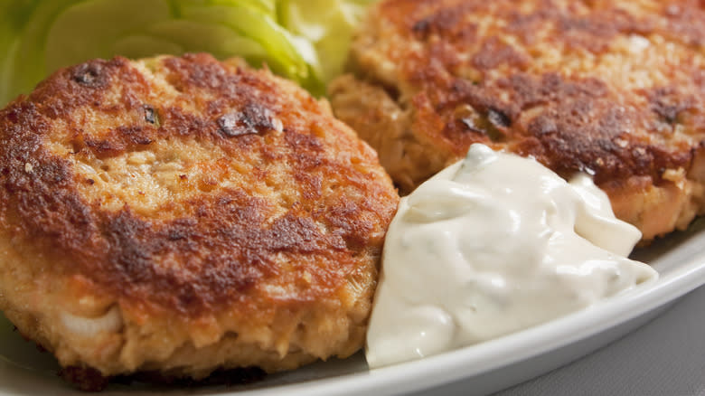 Salmon croquettes and tartar sauce