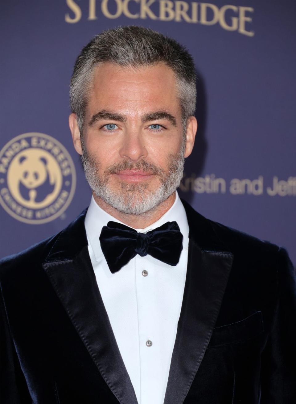 santa monica, california   october 08 chris pine attends childrens hospital los angeles 2022 chla gala at barker hangar on october 08, 2022 in santa monica, california photo by momodu mansaraygetty images