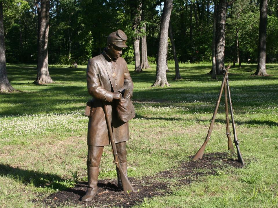 A statue of a soldier in Corinth, Mississippi