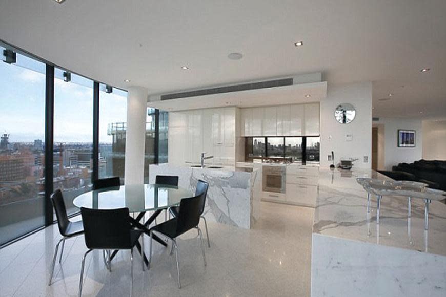 Bec and Lleyton to sell luxury penthouse