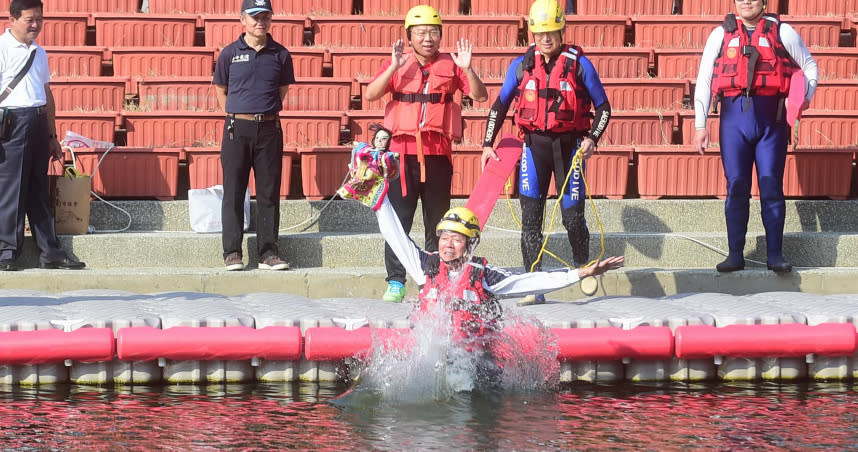 謝龍介跳水。（圖／陳淑娥攝）