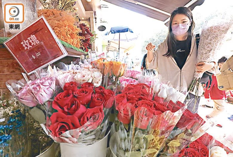 玫瑰花今年價格受天氣影響而飆升。（陳德賢攝）