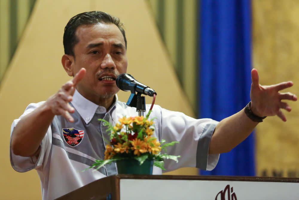 Gerakan Pembela Ummah chairman Aminuddin Yahaya speaks during the launch of Buy-Muslim-First Campaign 3.0 in Kuala Lumpur October 31, 2019. — Picture by Yusof Mat Isa