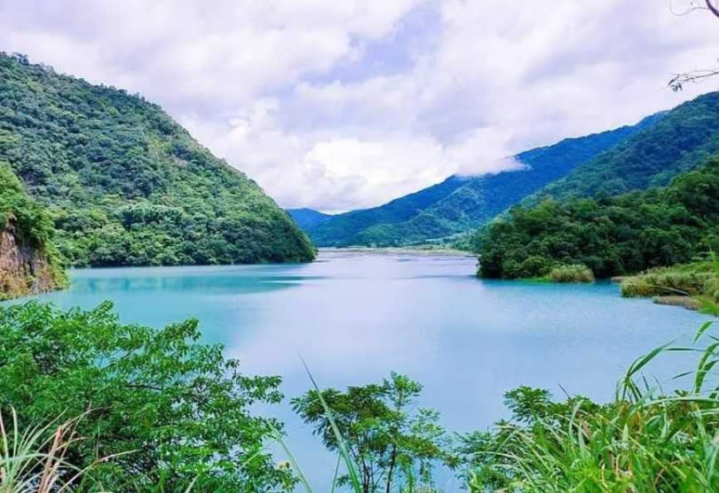 中部旅遊可參考台中出發一日走訪武界、曲冰遺址以及奧萬大等熱門景點行程，圖為曲冰遺址武界水壩萬豐部落。（圖／KKday提供）