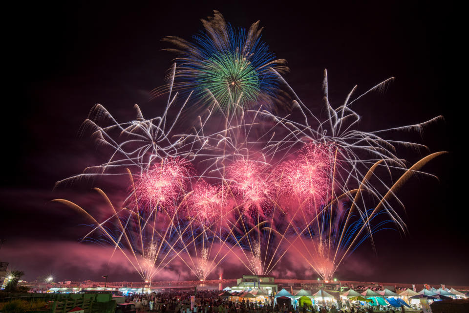 Photographer travels across Japan snapping incredible firework displays