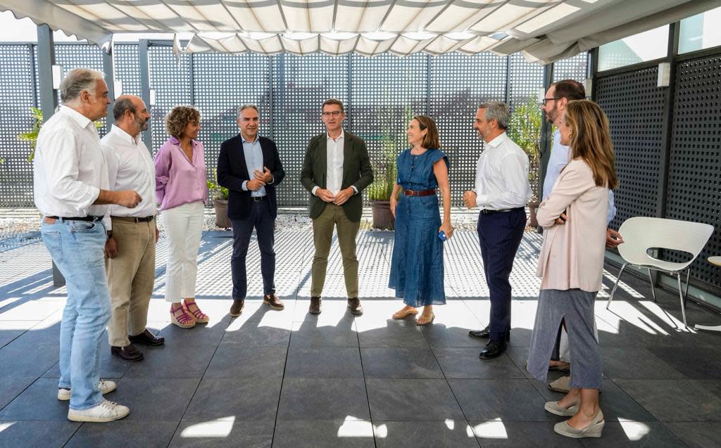 Posado informal de los miembros del Comité de Dirección del PP antes de su reunión de ayer.