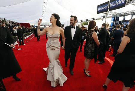 Actors Sarah Silverman and Michael Sheen arrive at the 22nd Screen Actors Guild Awards in Los Angeles, California January 30, 2016. REUTERS/Mario Anzuoni