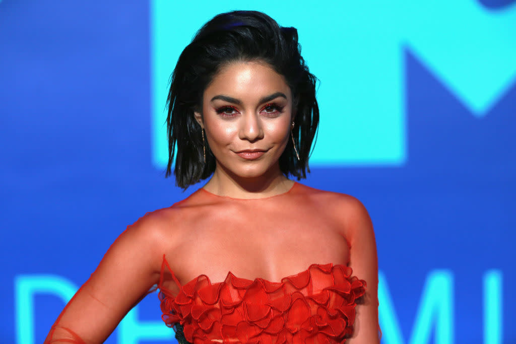 Vanessa Hudgens is the perfect ’90s witch in her “The Craft” costume, and we’re getting major Halloween inspo