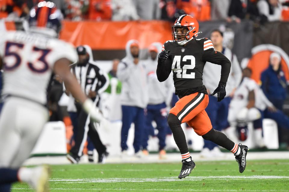 Cleveland Browns linebacker Tony Fields II runs a route during the second half of an NFL football game against the Denver Broncos, Thursday, Oct. 21, 2021, in Cleveland. (AP Photo/David Richard)