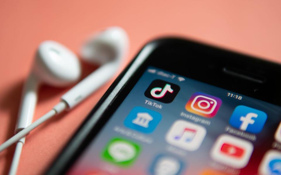 Laut Recherchen der ARD werden bei der Videoplattform TikTok Wortfilter verwendet. Das ergaben mehrere Vorgänge mit Testprofilen. Insgesamt werden mindesten 20 Begriffe blockiert. (Bild: Wachiwit)