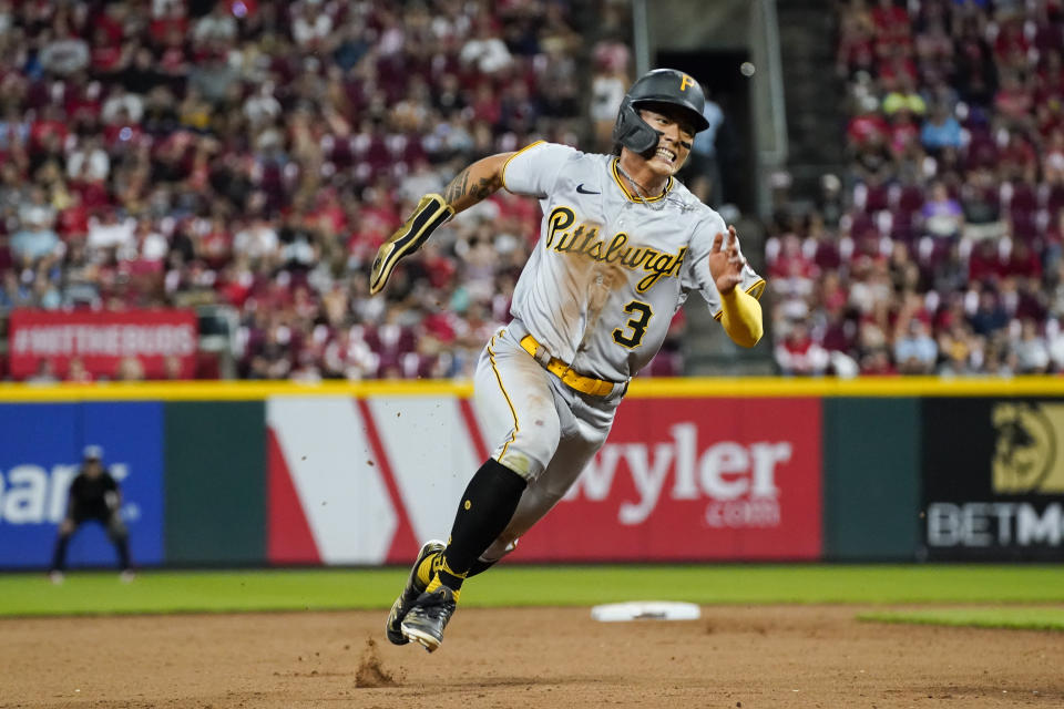 Pittsburgh Pirates' Ji Hwan Bae runs toward third base as he prepares to score on a single from Pittsburgh Pirates' Bryan Reynolds during the seventh inning of a baseball game against the Cincinnati Reds, Friday, Sept. 22, 2023, in Cincinnati. (AP Photo/Joshua A. Bickel)