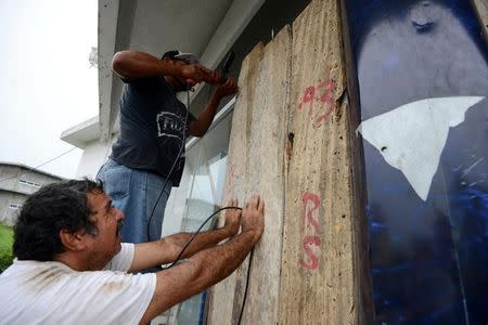 People cover the windows of their property ahead of Hurricane Katia, in Vega de Alatorre, Mexico September 8, 2017. REUTERS/Oscar Martinez