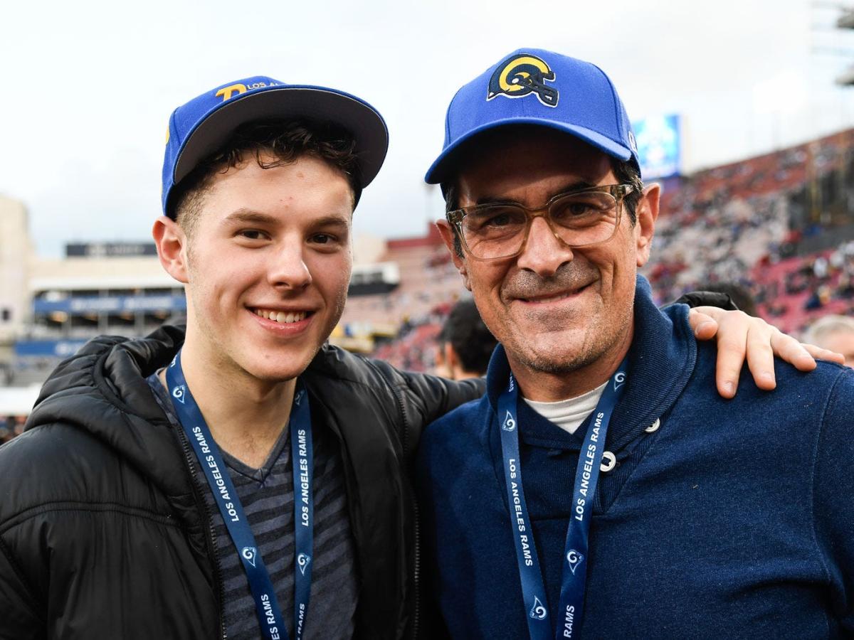 Fans of the Los Angeles Rams show their support before the start of News  Photo - Getty Images