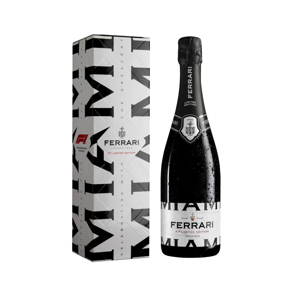 Ferrari-Edición-Limitada-circuitos-2022_botella + estuche-MIAMI-mojado