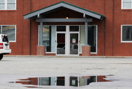 FILE PHOTO: Pharmaceutical compounding company New England Compounding Center (NECC), a producer of the steroid methylprednisolone acetate, is seen in Framingham, Massachusetts October 8, 2012. REUTERS/Jessica Rinaldi/File Photo