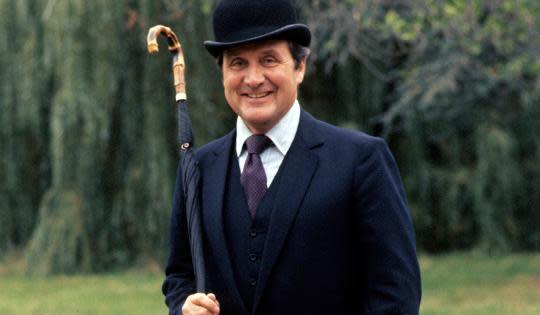 Morreu Patrick Macnee da série de televisão Os Vingadores - Notícias de  televisão e séries - filmSPOT