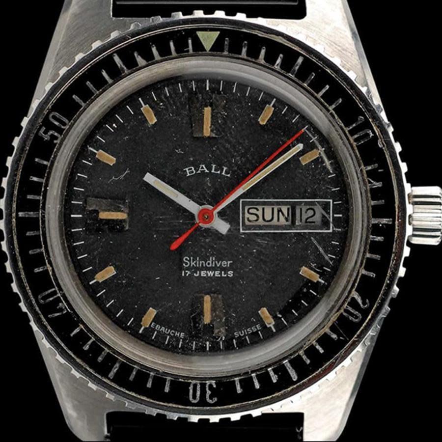 1962年BALL WATCH推出的專業潛水錶Skindiver，後來品牌以它為藍本延伸出近代的三個版本，整個架構沒有偏離太多，但細節做了與時俱進的調整。