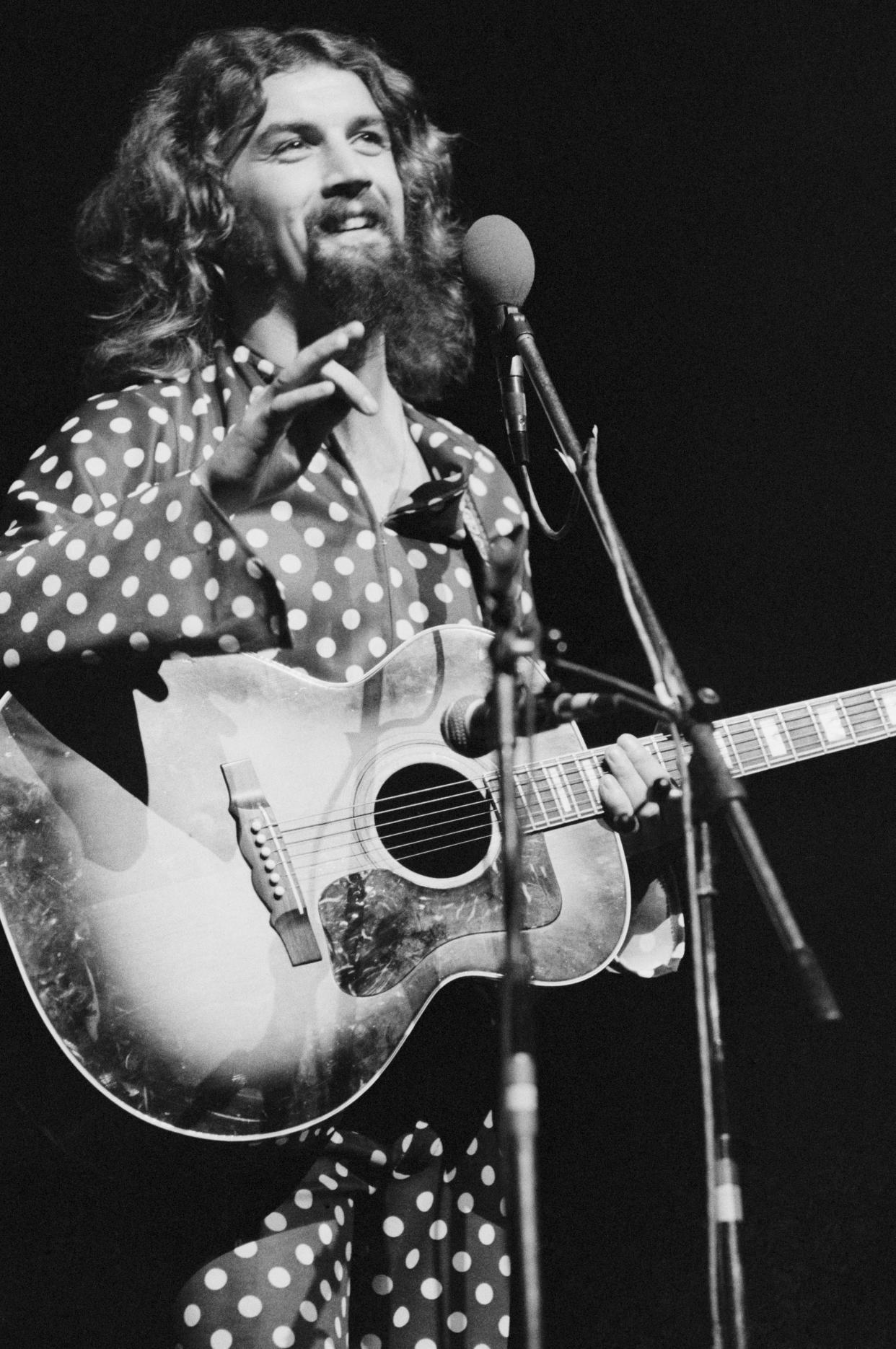 Scottish comedian and folk singer Billy Connolly performing at the New Victoria Theatre (now the Apollo Victoria Theatre), London, 15th October 1975. (Photo by Michael Putland/Getty Images)